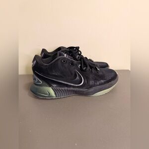 Youth Boys Nike LeBron XII Tahitian Basketball Shoes (Youth 5.5 = Women’s 7)